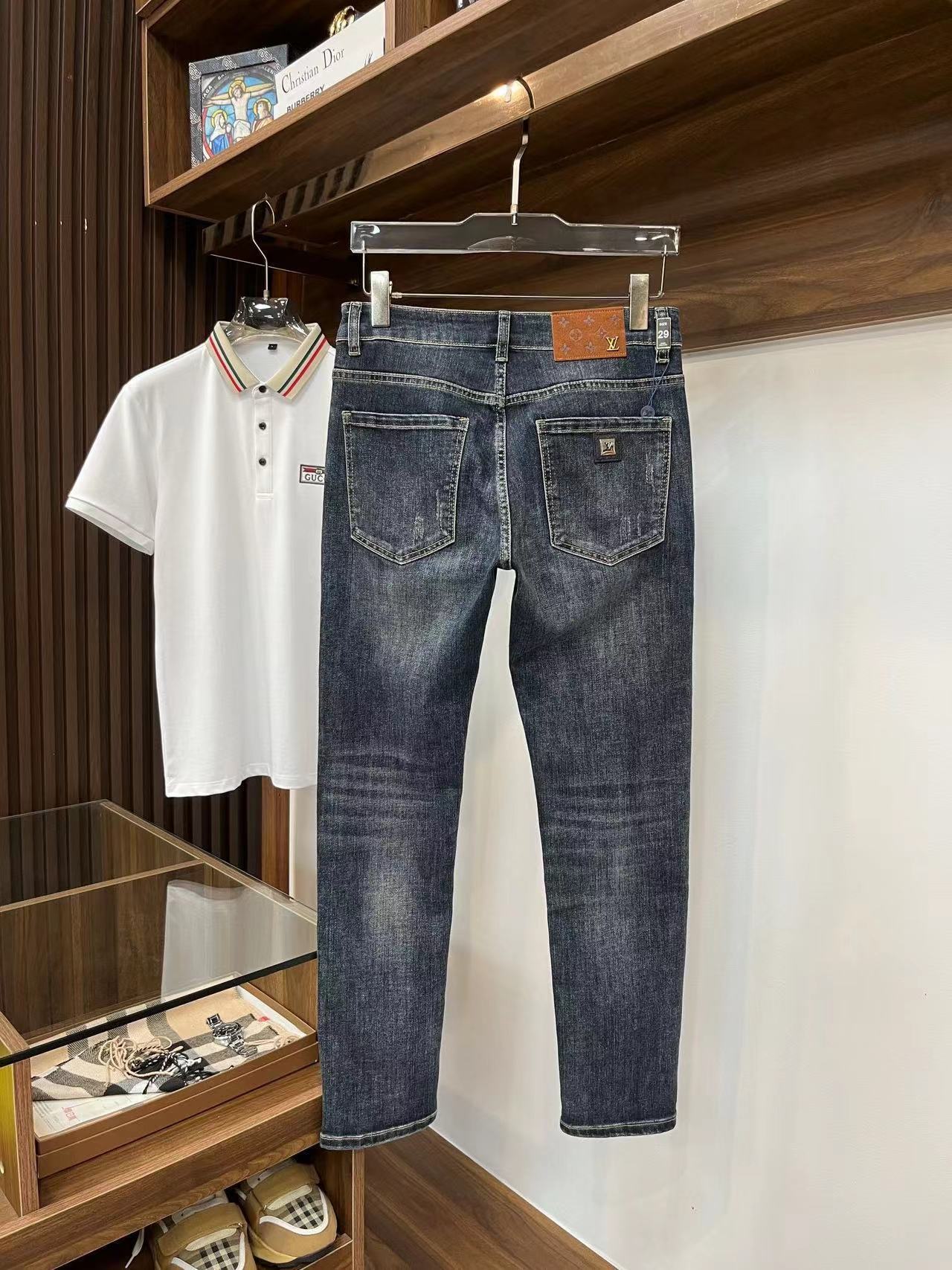 詳細な写真と価格については私に連絡してください。