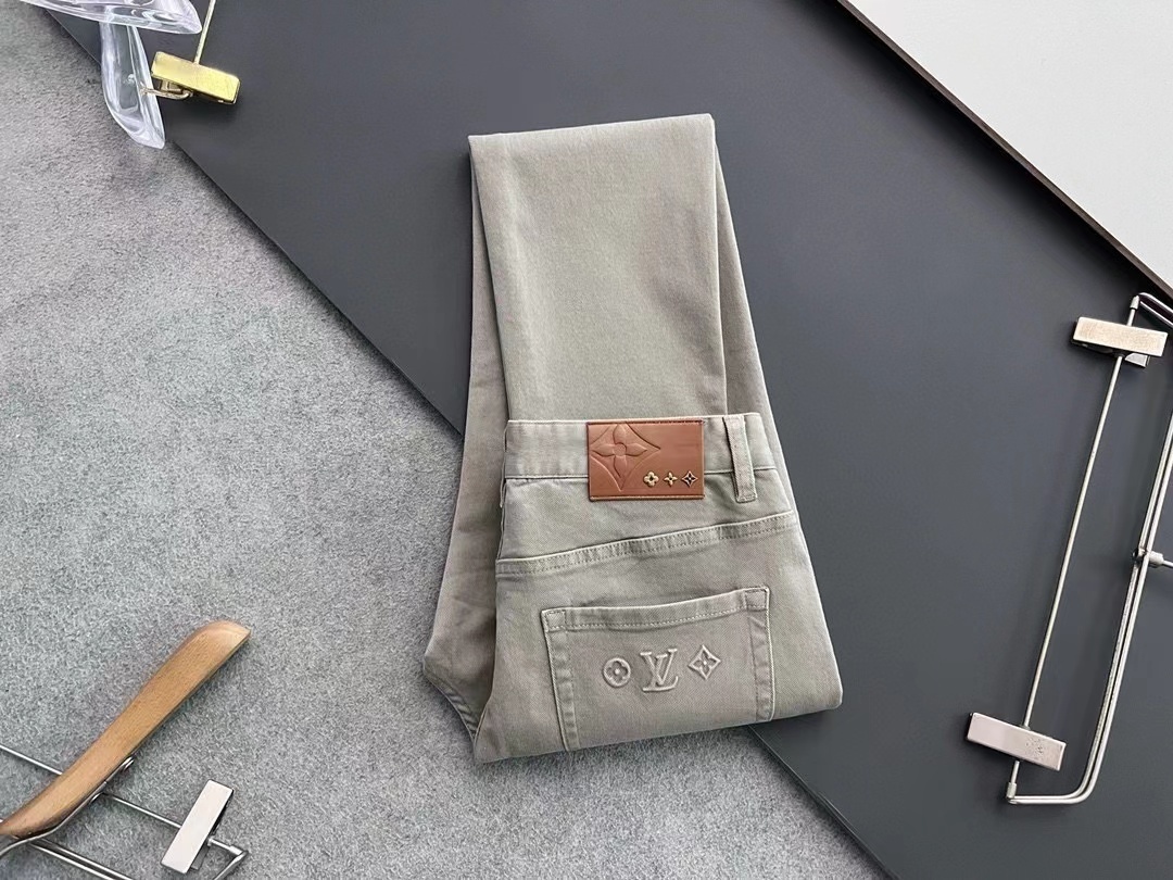 詳細な写真と価格については私に連絡してください。