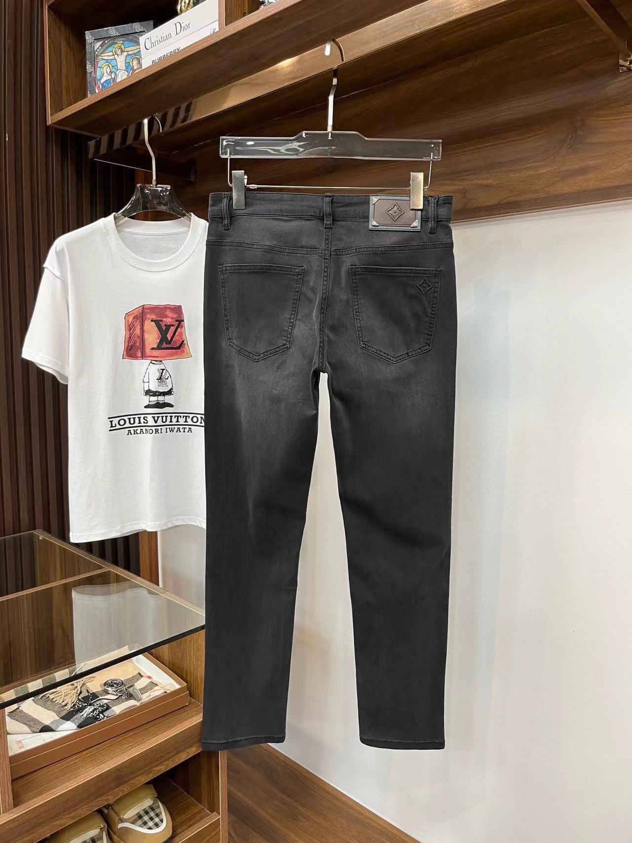 詳細な写真と価格については私に連絡してください。