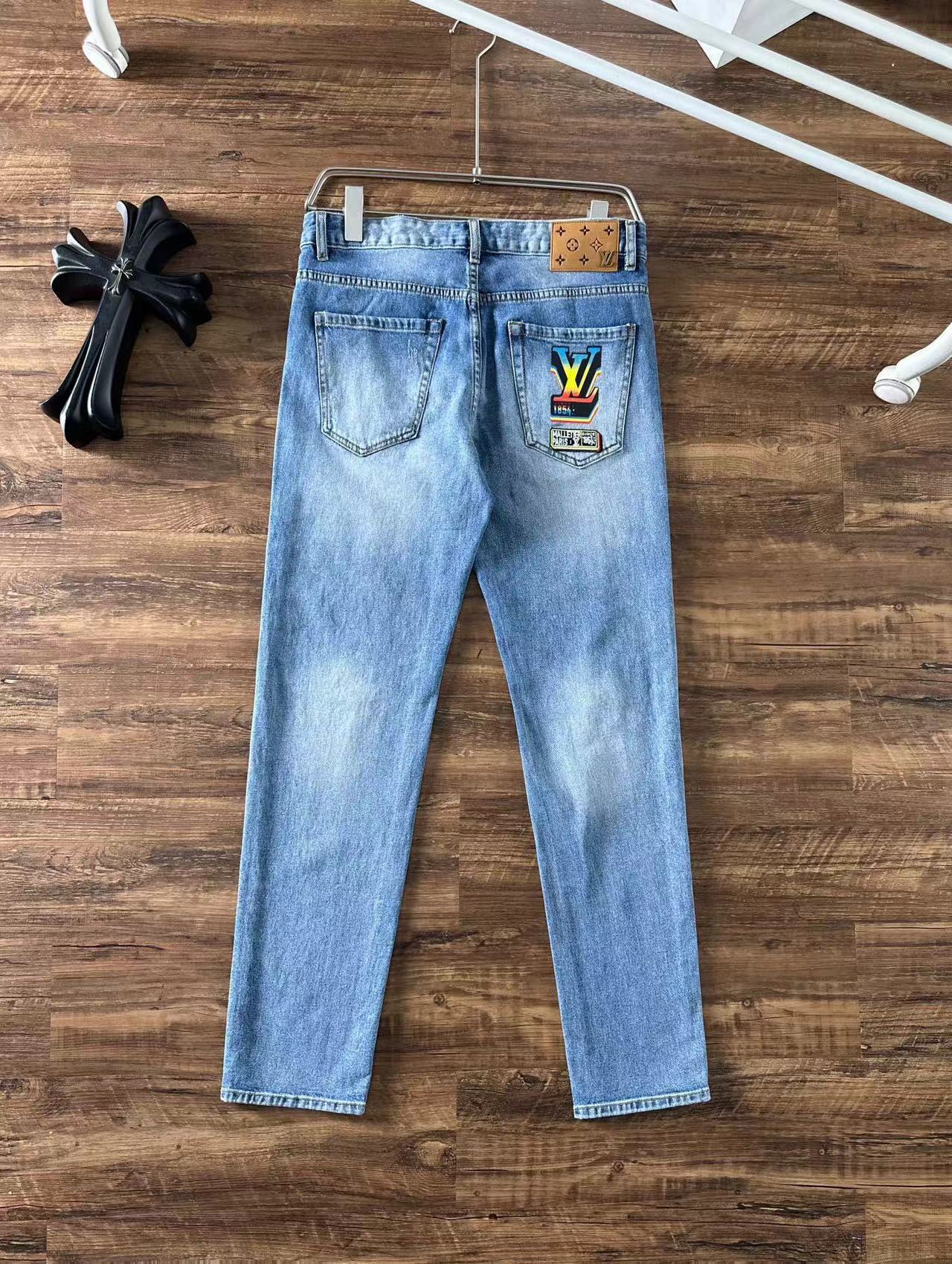 詳細な写真と価格については私に連絡してください。