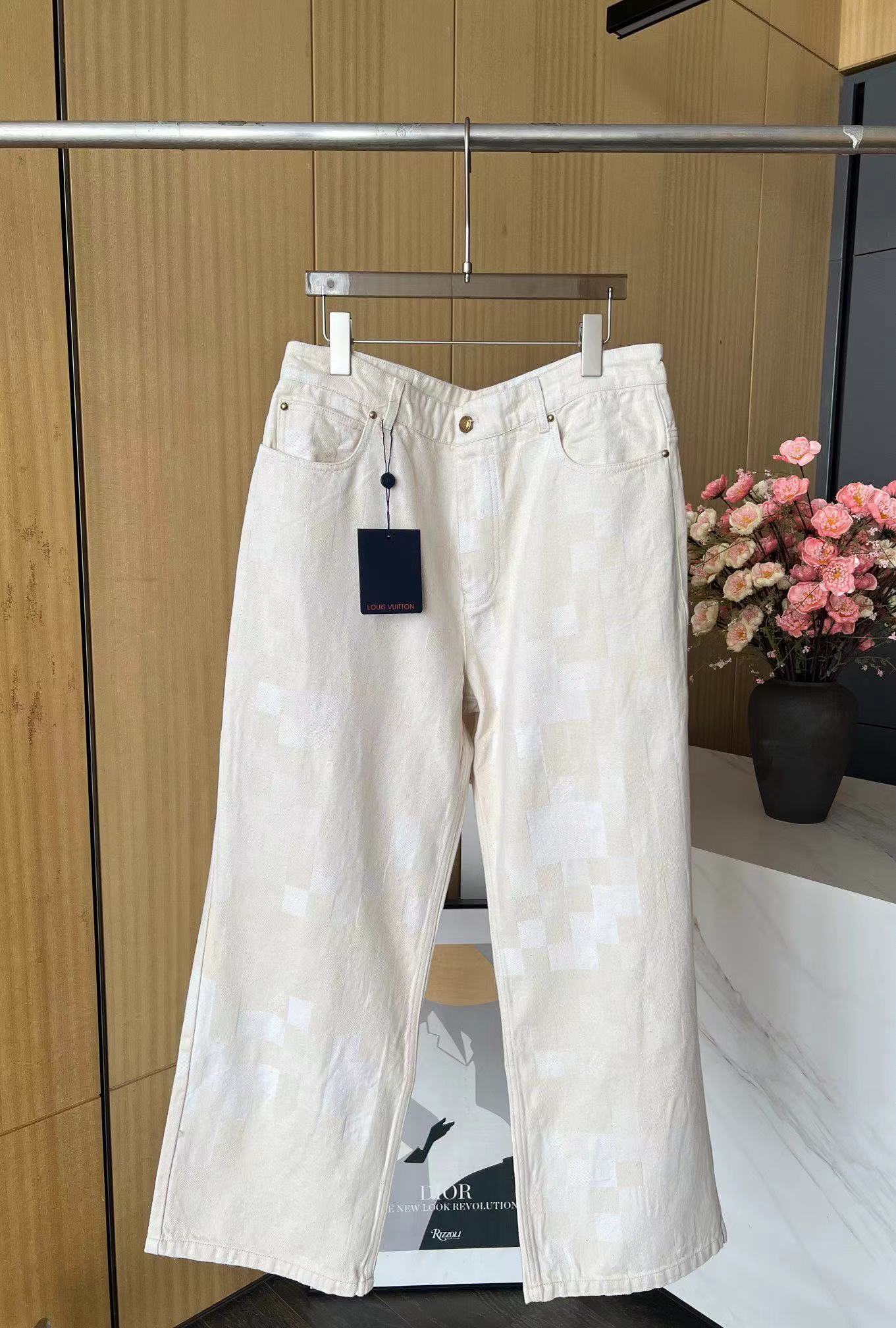 詳細な写真と価格については私に連絡してください。