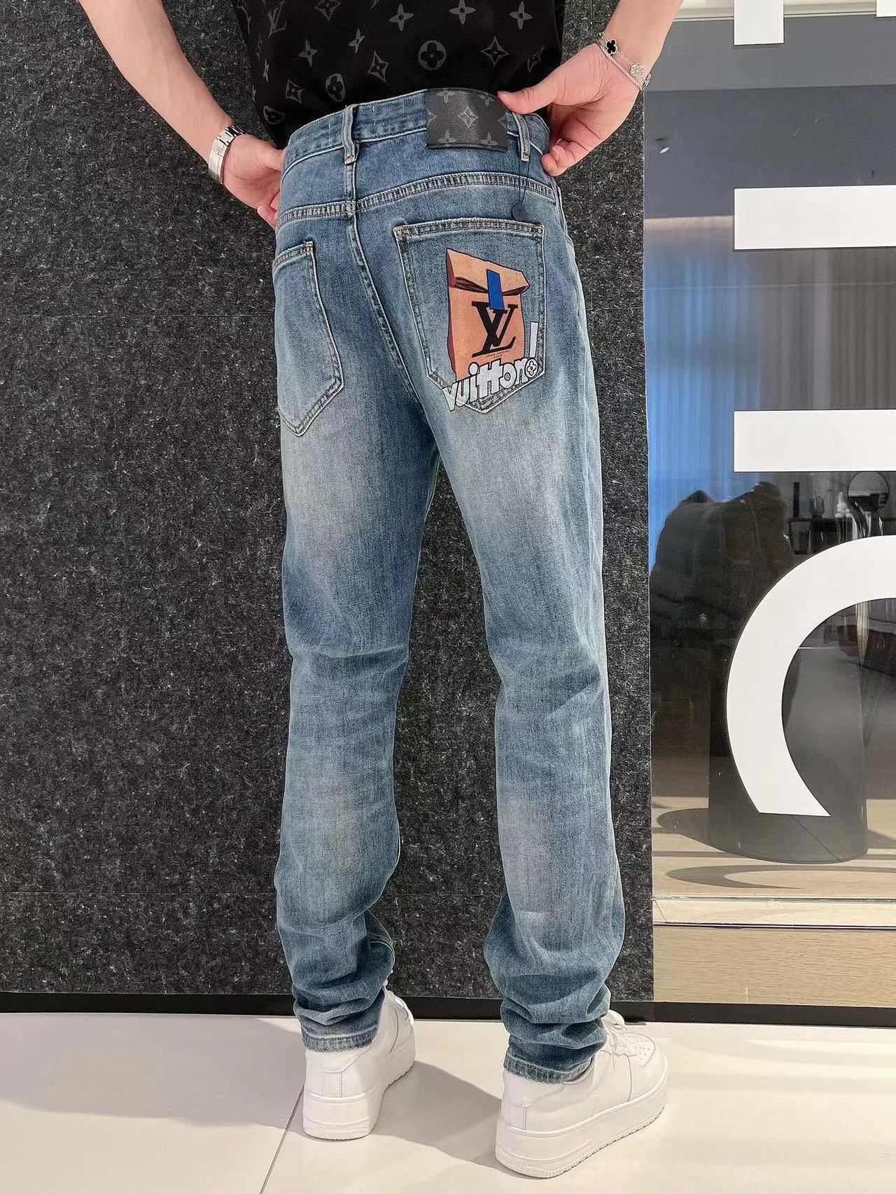 詳細な写真と価格については私に連絡してください。