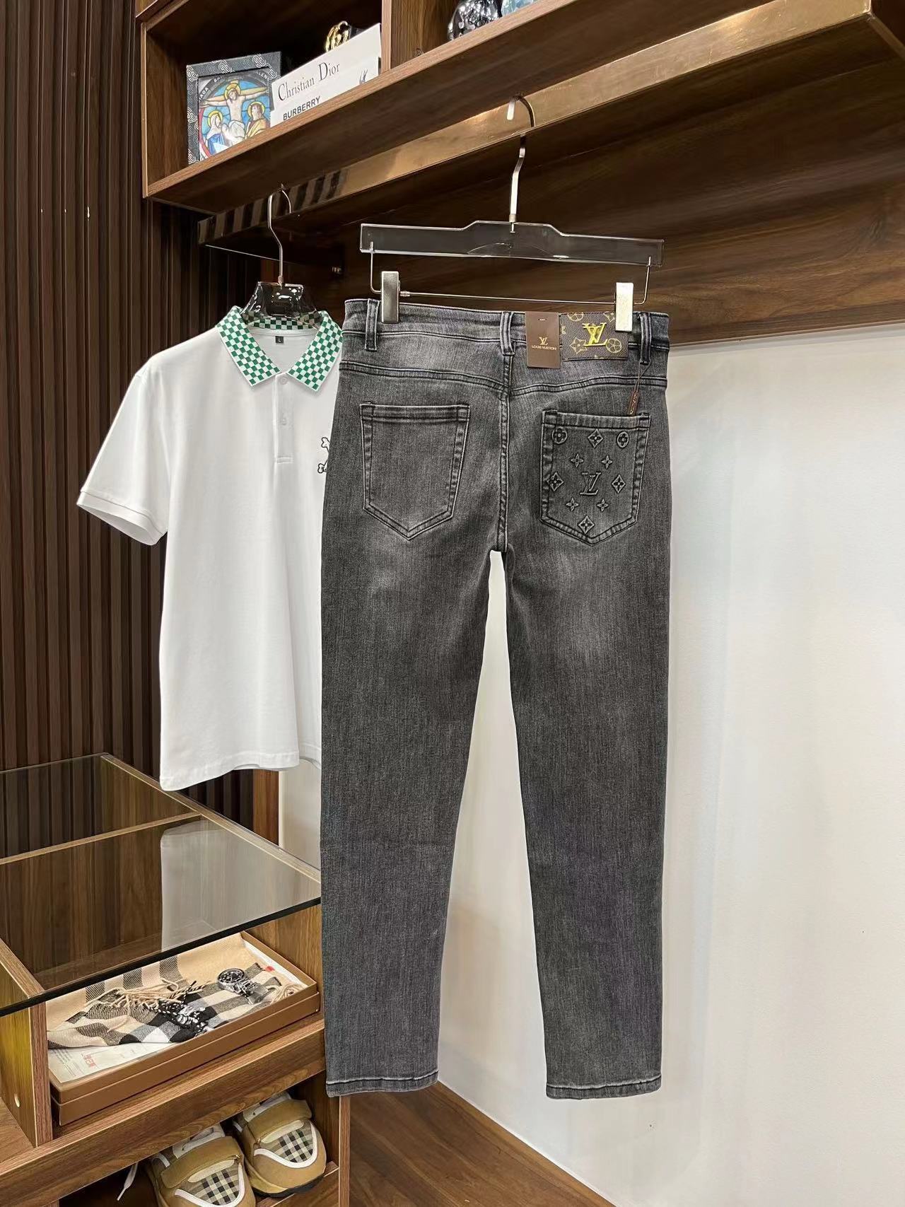 詳細な写真と価格については私に連絡してください。