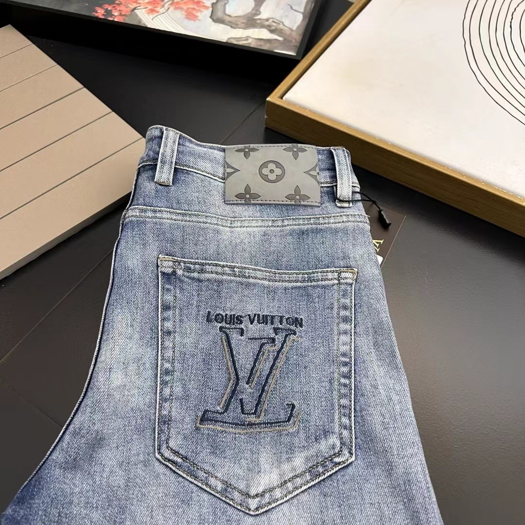 詳細な写真と価格については私に連絡してください。