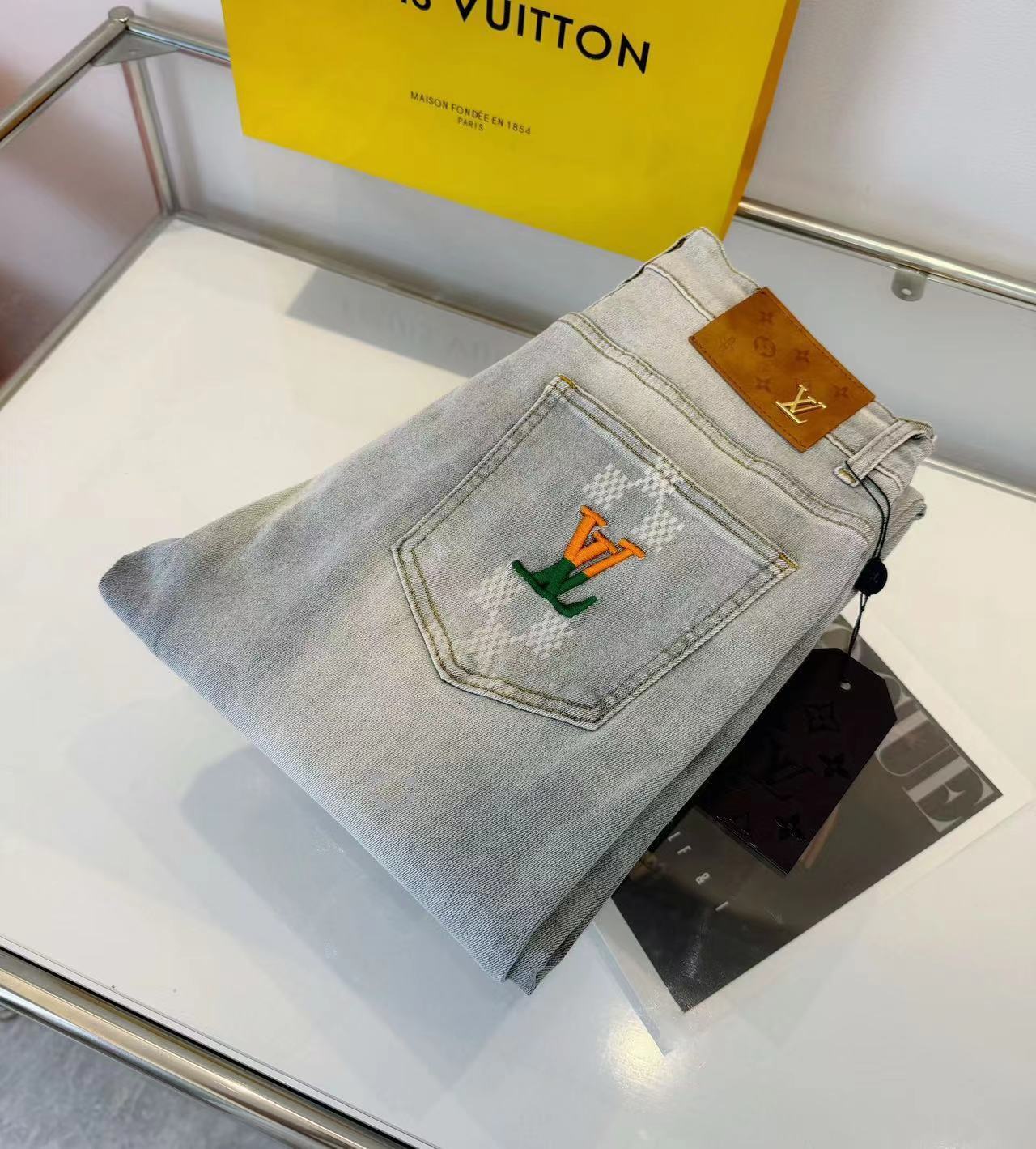 詳細な写真と価格については私に連絡してください。