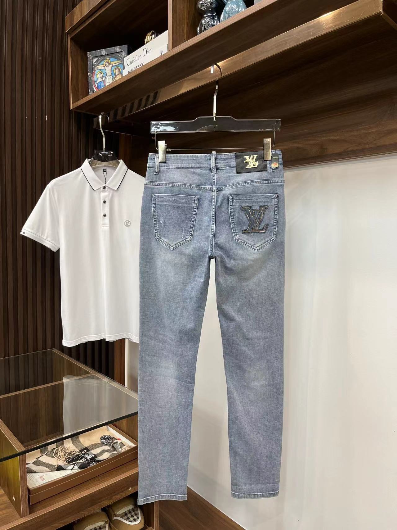 詳細な写真と価格については私に連絡してください。