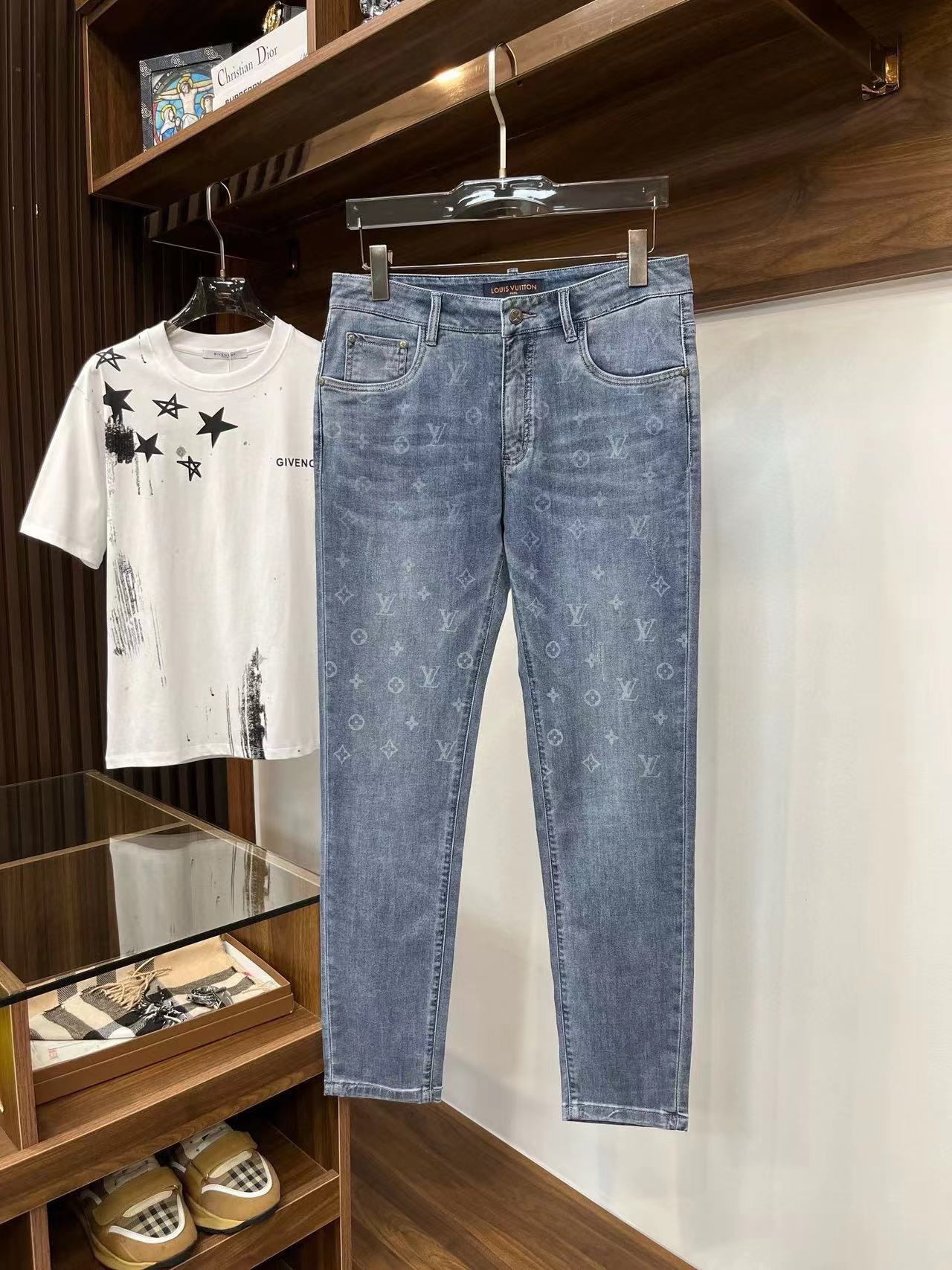 詳細な写真と価格については私に連絡してください。