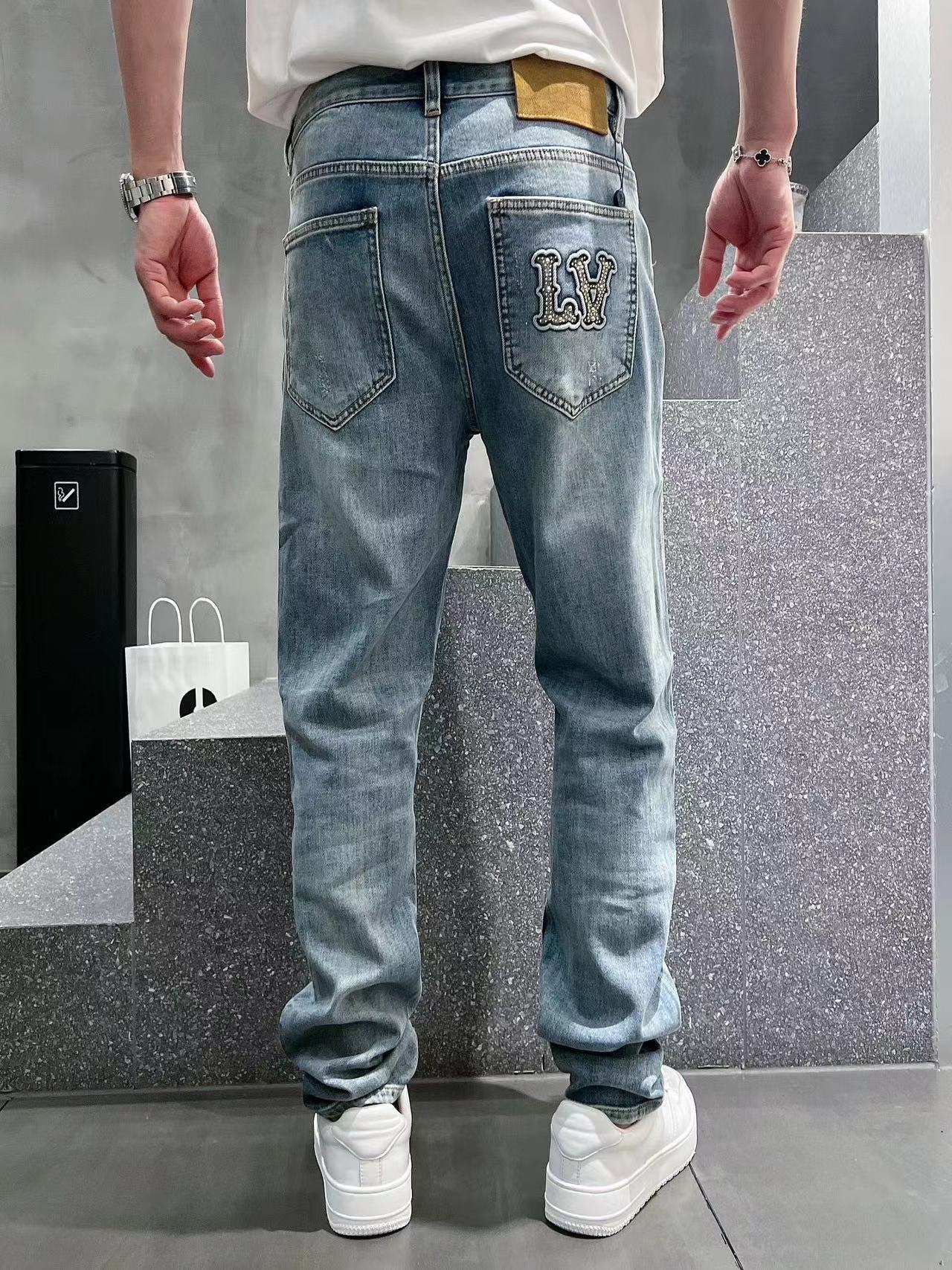 詳細な写真と価格については私に連絡してください。