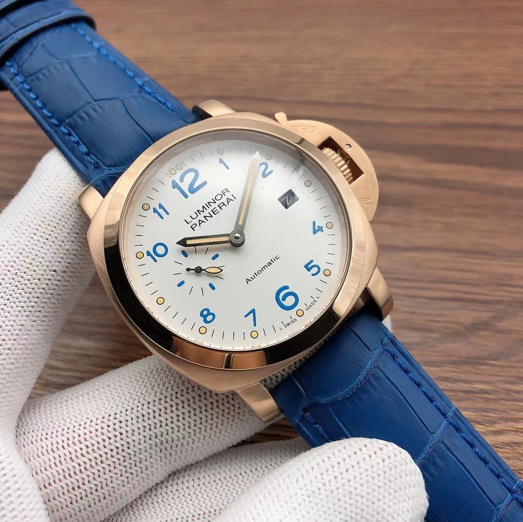 詳細な写真と価格については私に連絡してください。