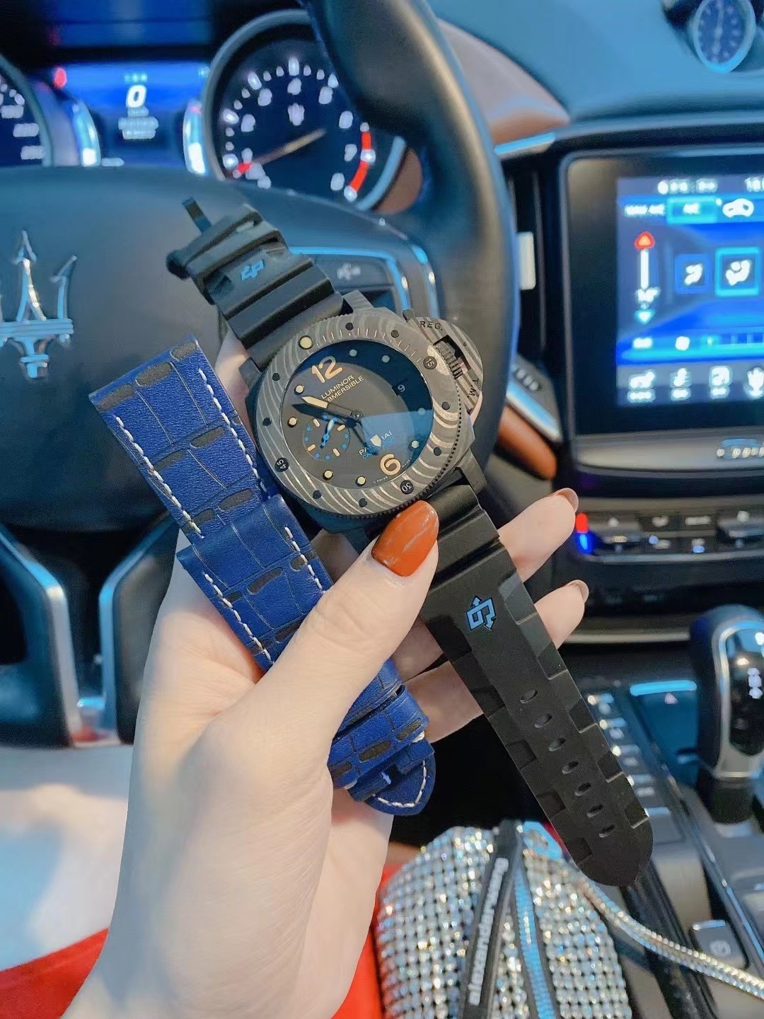 詳細な写真と価格については私に連絡してください。