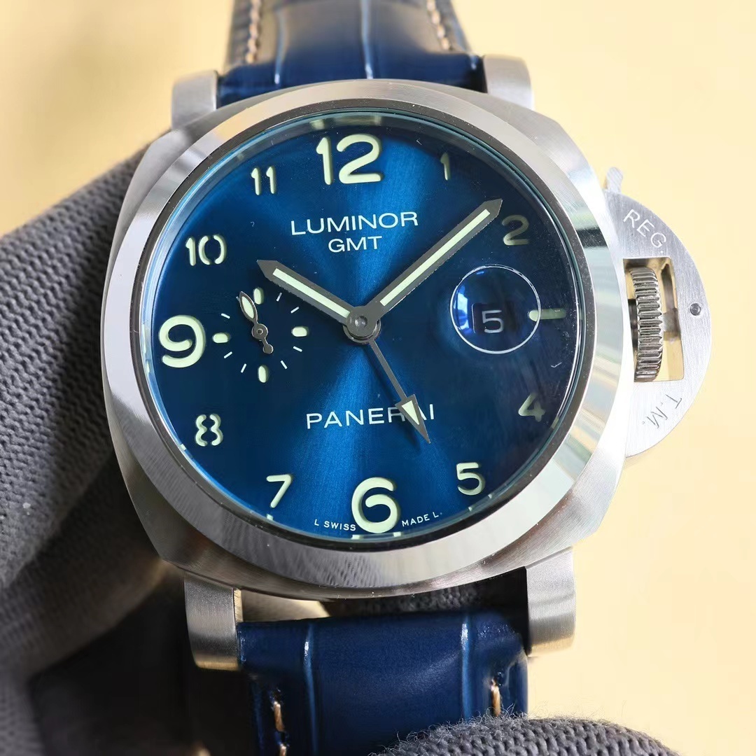 詳細な写真と価格については私に連絡してください。