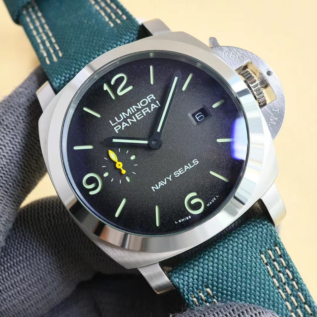 詳細な写真と価格については私に連絡してください。