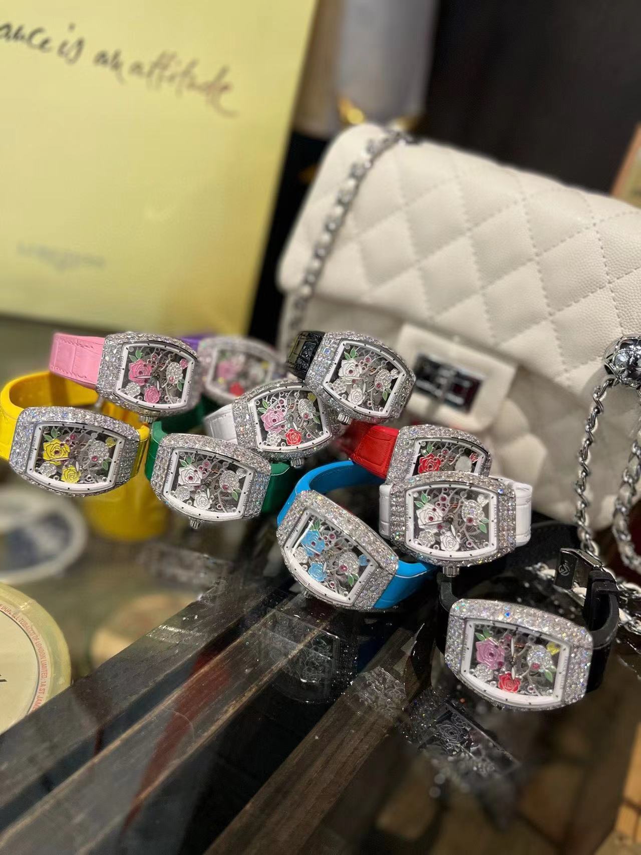 詳細な写真と価格については私に連絡してください