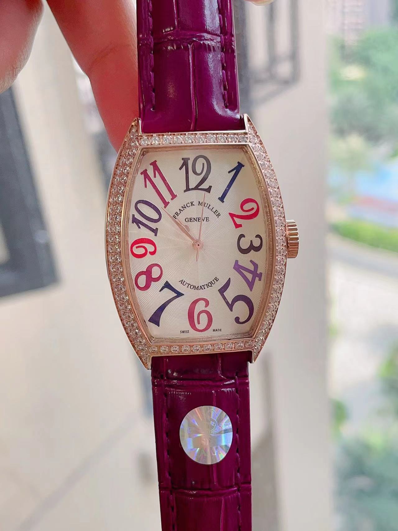 詳細な写真と価格については私に連絡してください