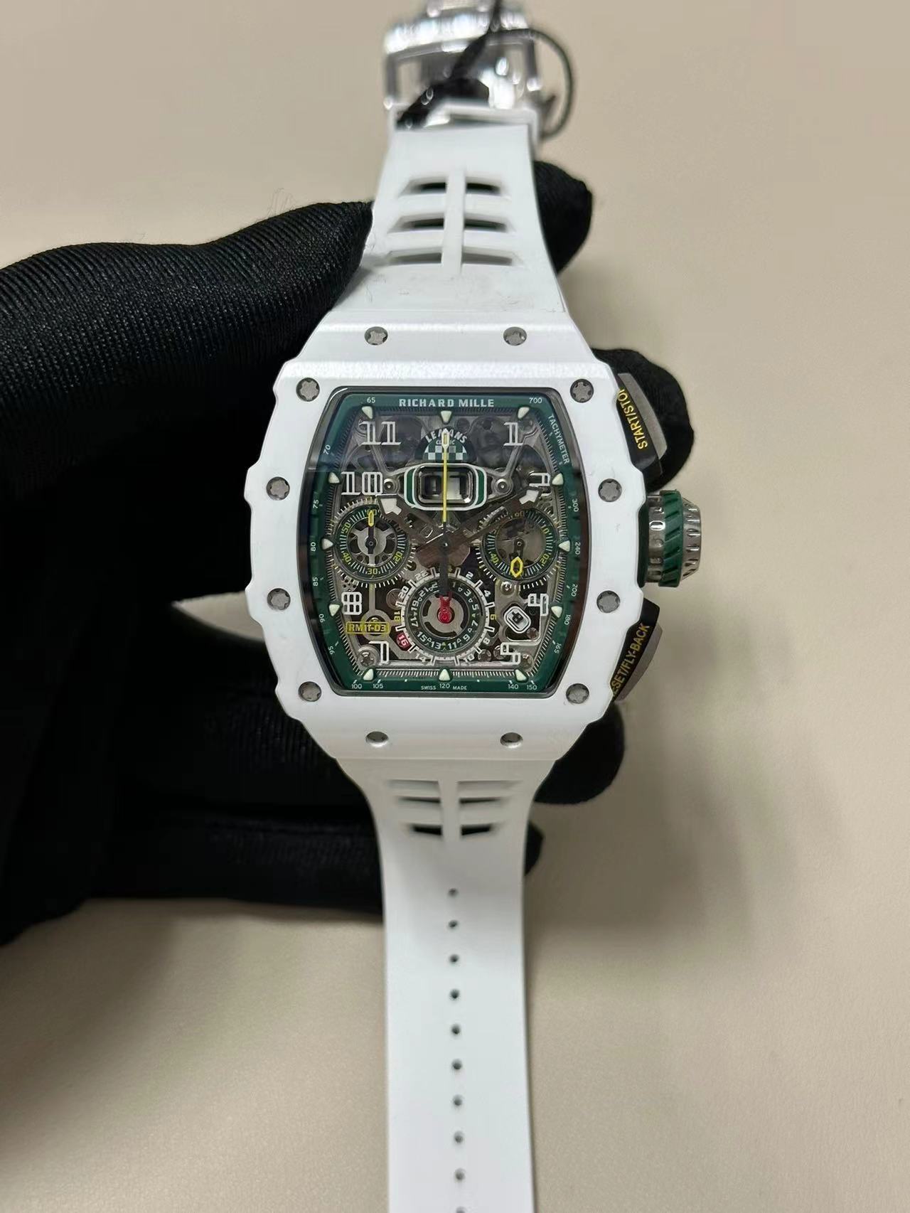 詳細な写真と価格については私に連絡してください