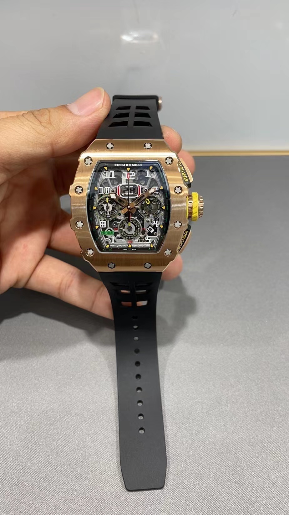 詳細な写真と価格については私に連絡してください