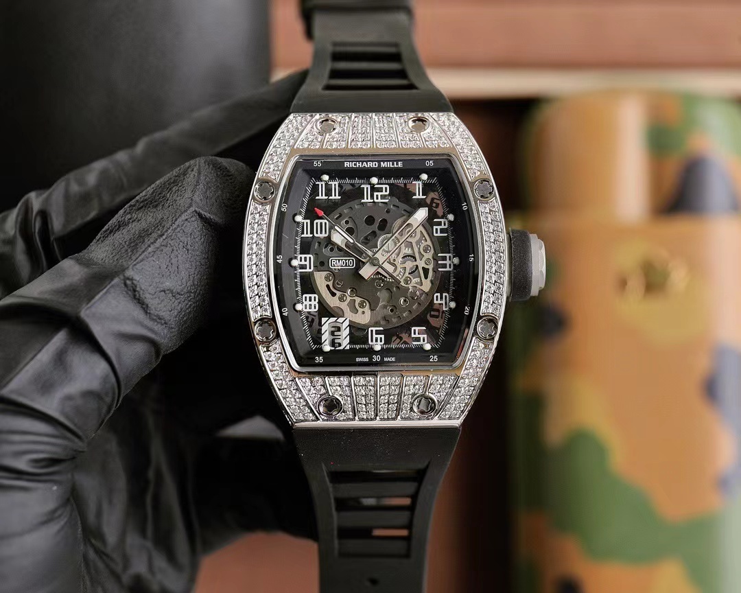 詳細な写真と価格については私に連絡してください