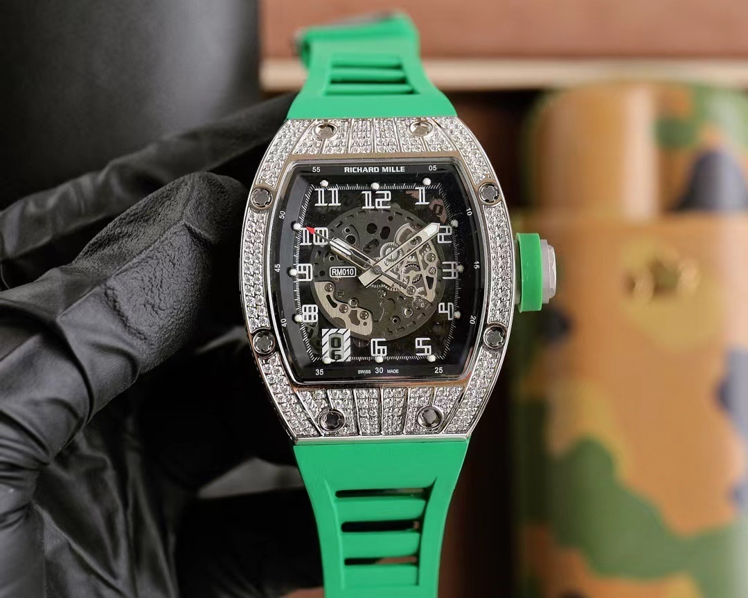 詳細な写真と価格については私に連絡してください