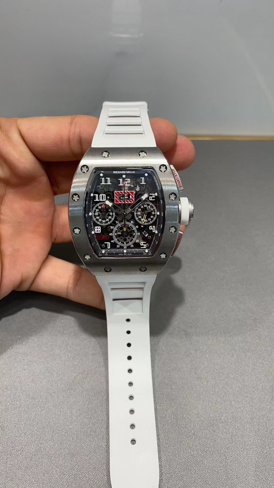 詳細な写真と価格については私に連絡してください