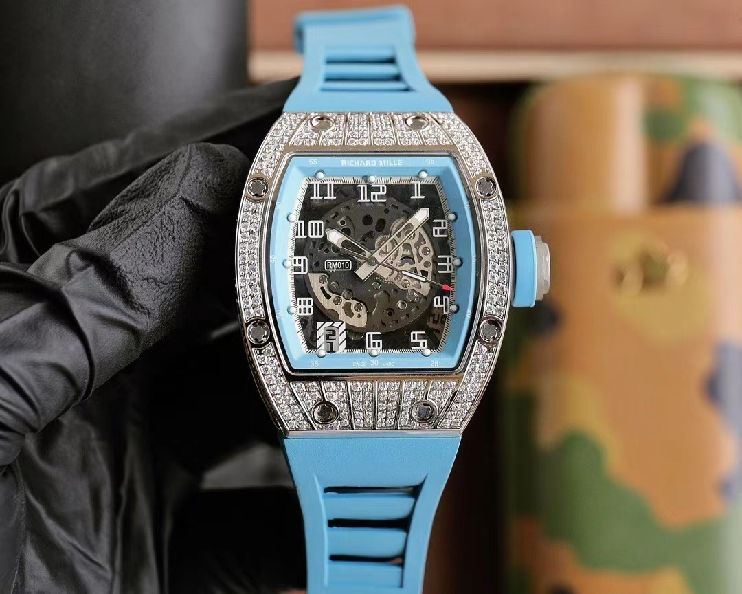 詳細な写真と価格については私に連絡してください