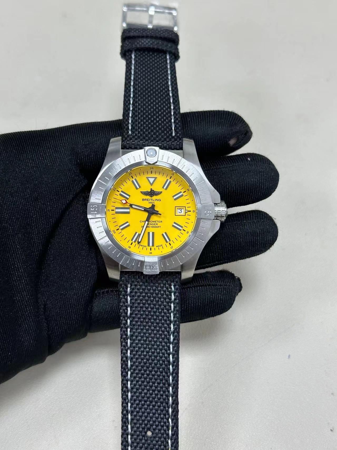 詳細な写真と価格については私に連絡してください。