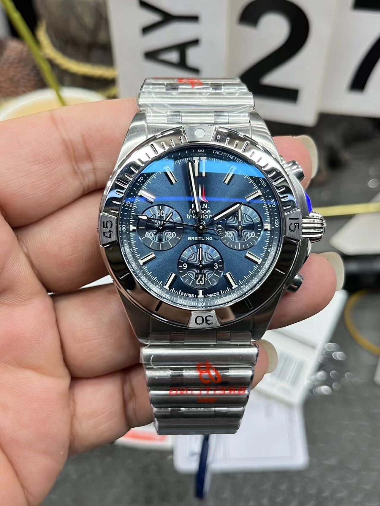 詳細な写真と価格については私に連絡してください。