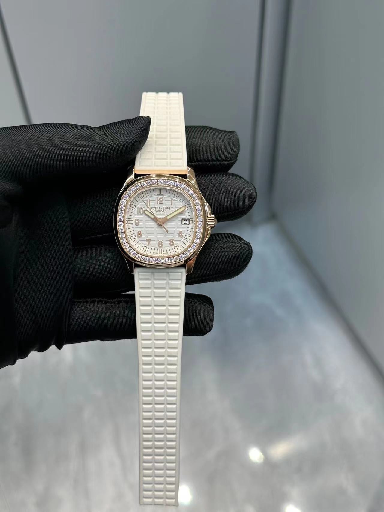 詳細な写真と価格については私に連絡してください。