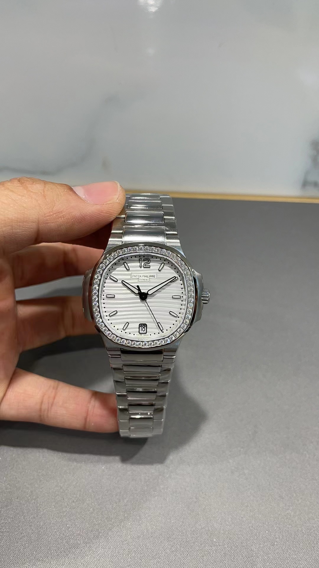 詳細な写真と価格については私に連絡してください。