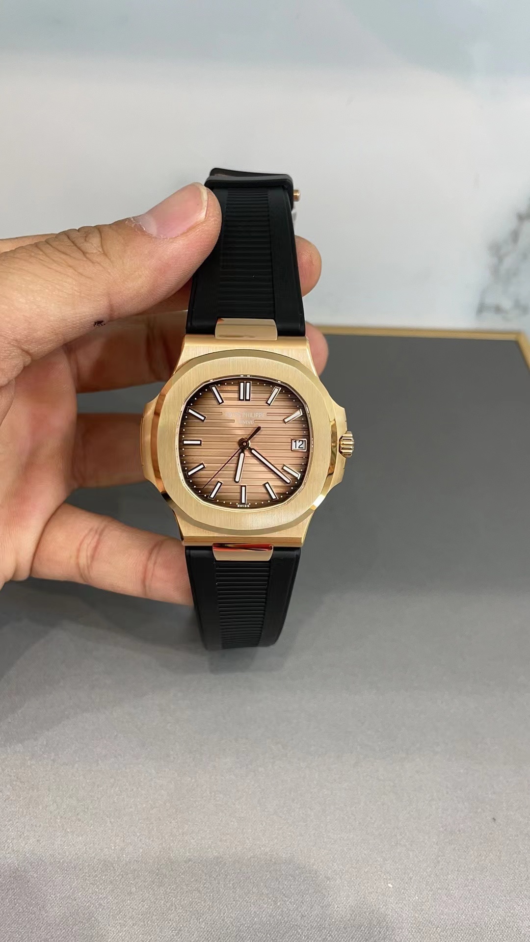 詳細な写真と価格については私に連絡してください。