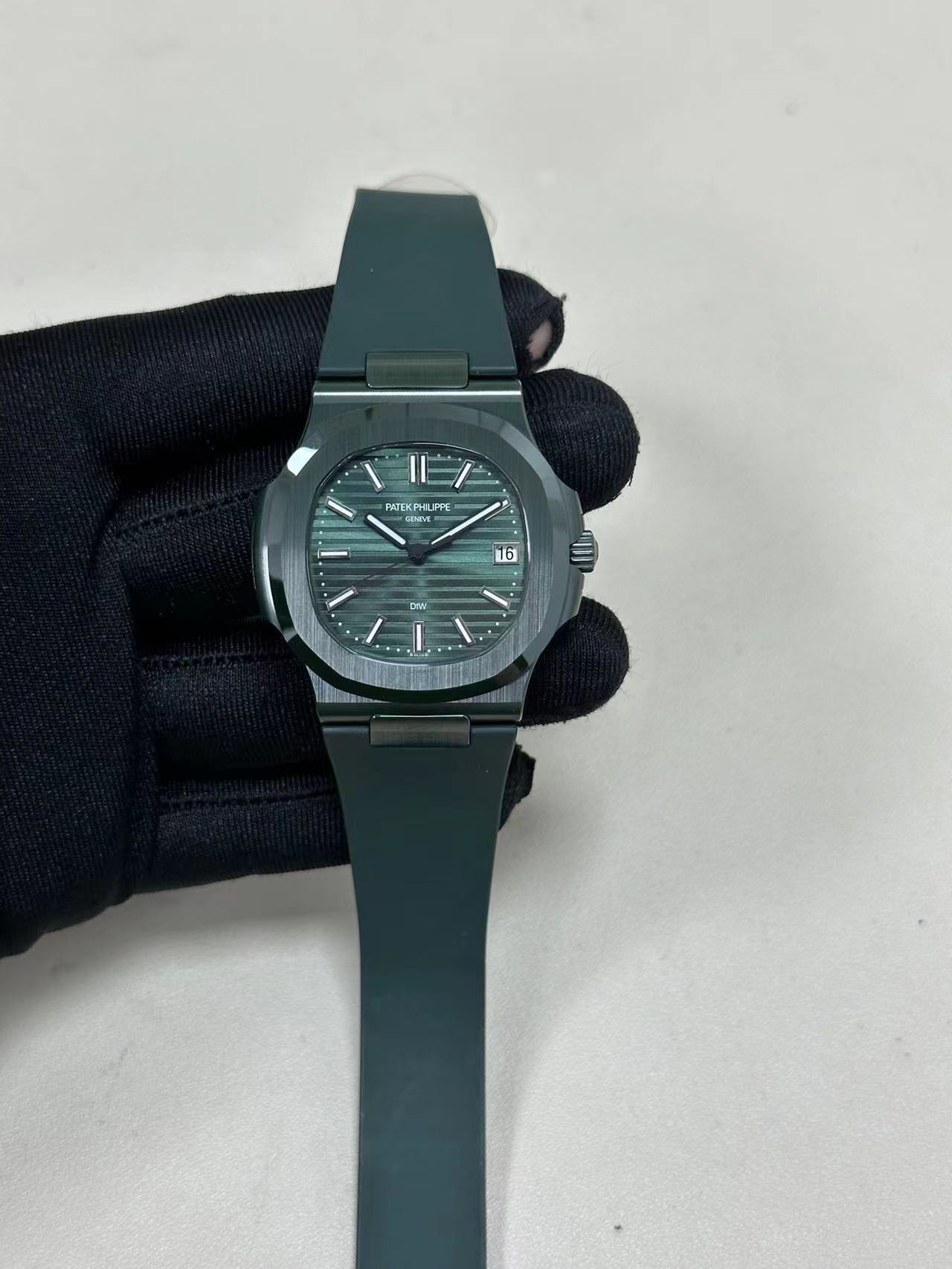 詳細な写真と価格については私に連絡してください。