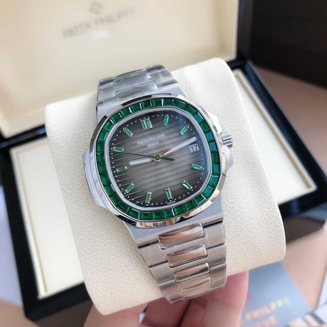 詳細な写真と価格については私に連絡してください。