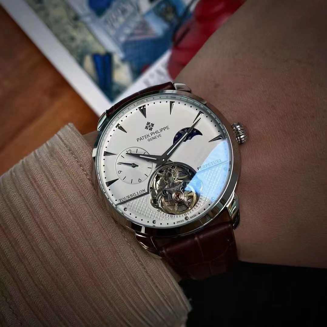 詳細な写真と価格については私に連絡してください。