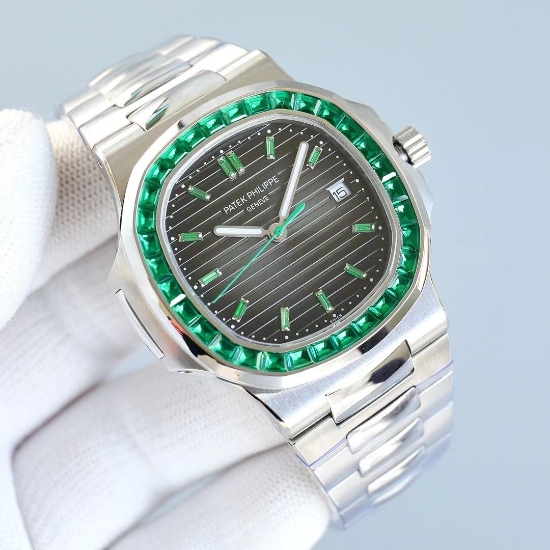 詳細な写真と価格については私に連絡してください。