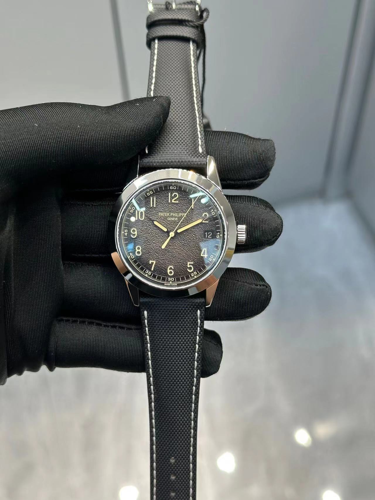 詳細な写真と価格については私に連絡してください。