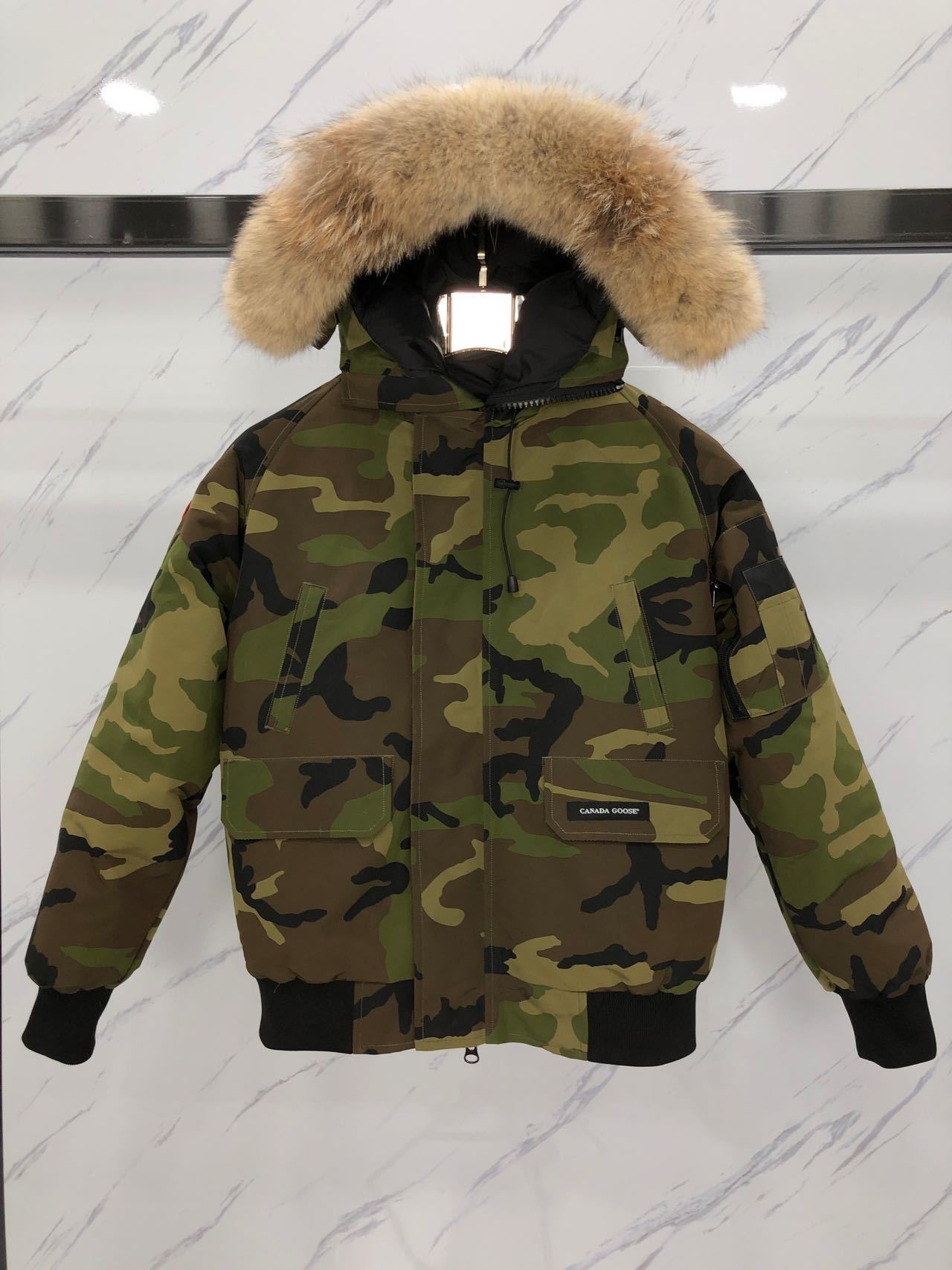 詳細な写真と価格については私に連絡してください。