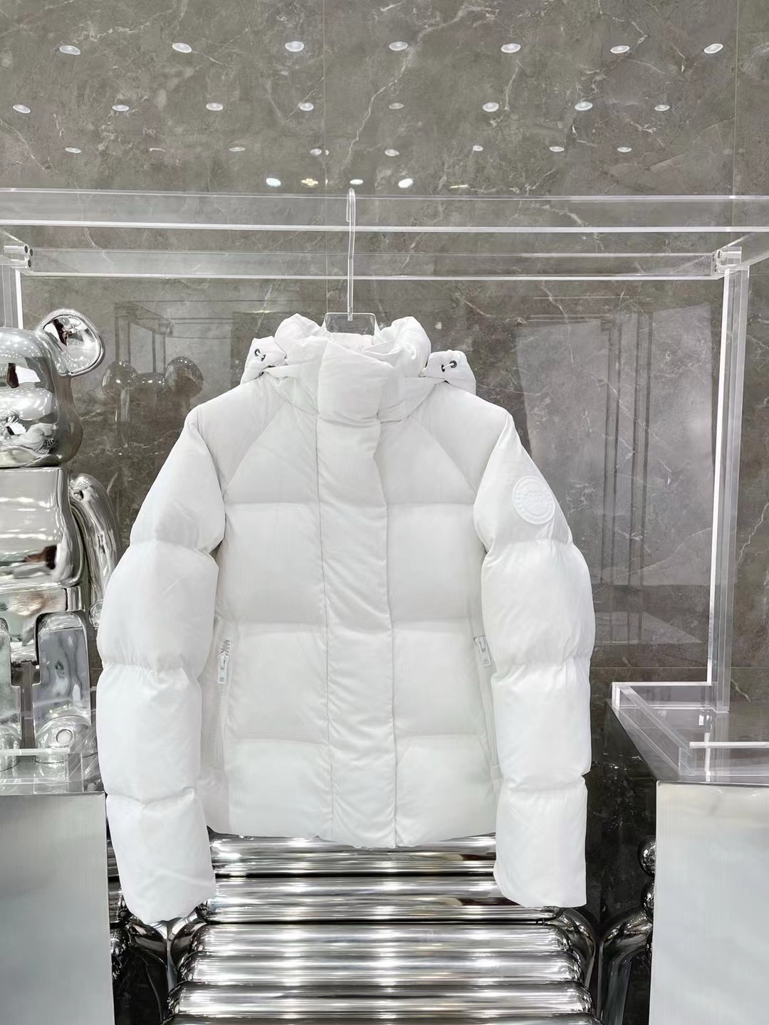 詳細な写真と価格については私に連絡してください。