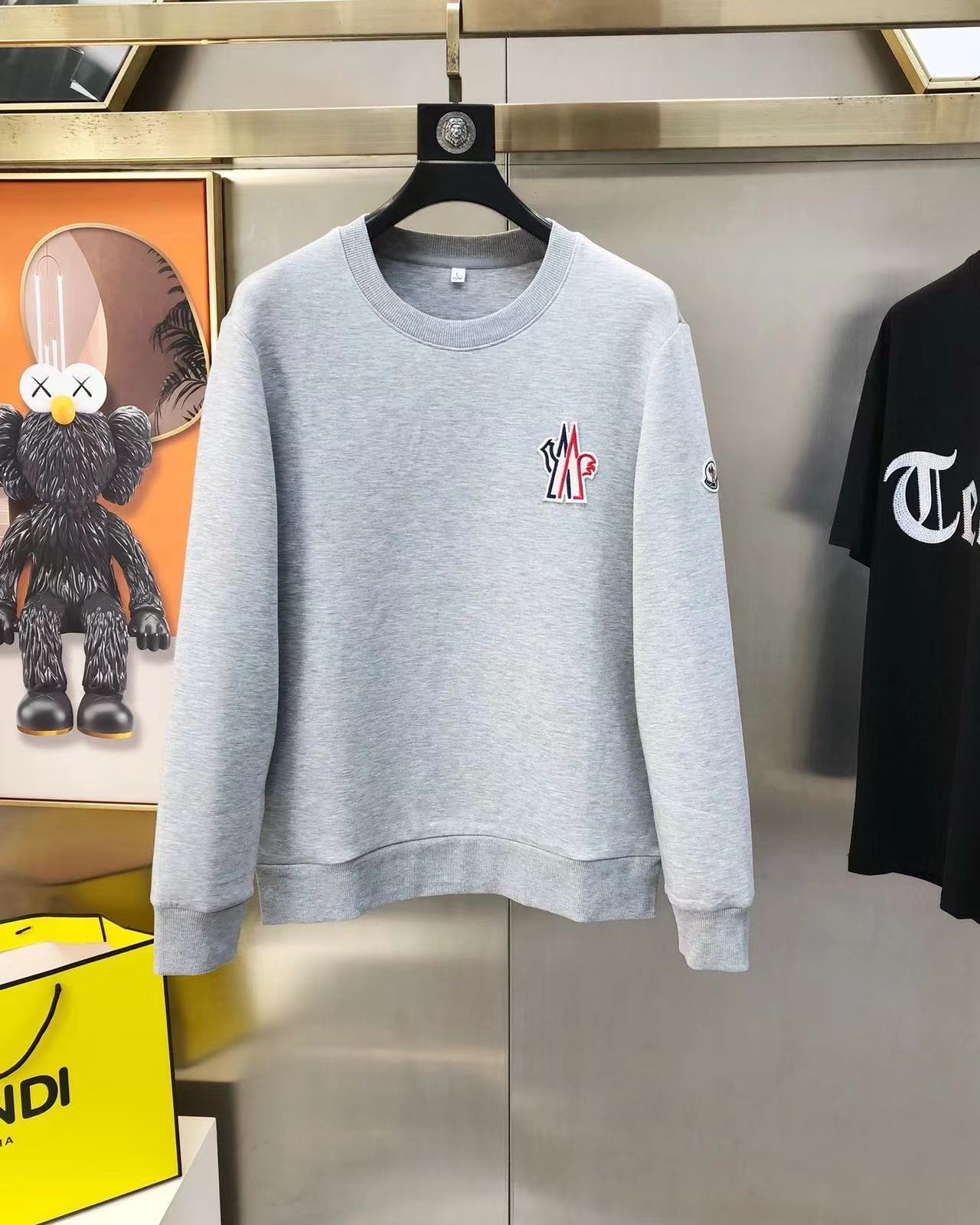 詳細な写真と価格については私に連絡してください。