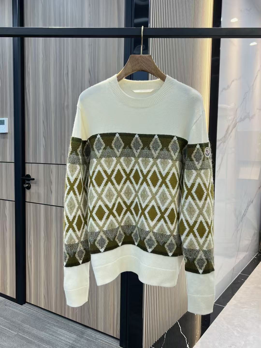 詳細な写真と価格については私に連絡してください。