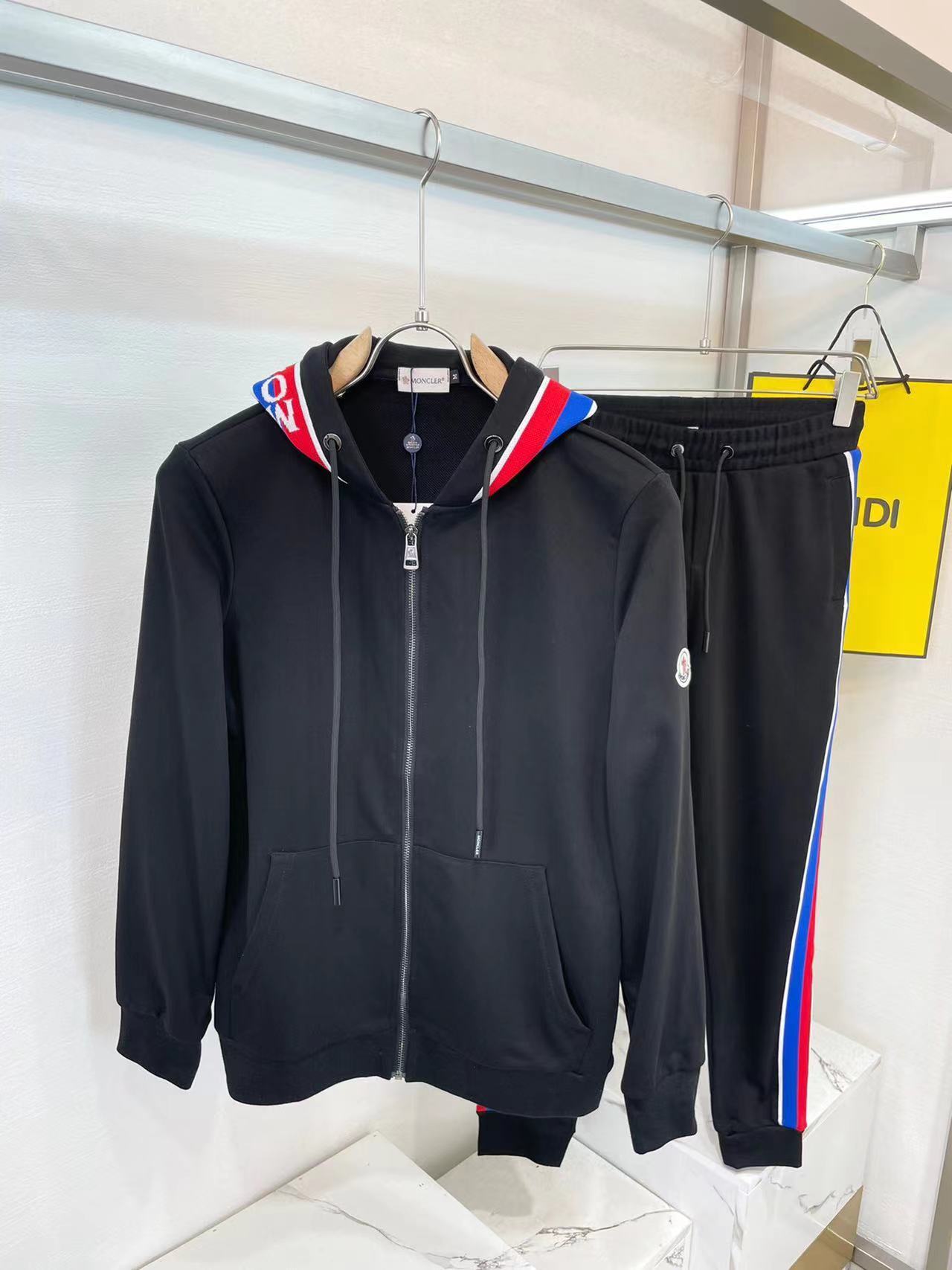 詳細な写真と価格については私に連絡してください