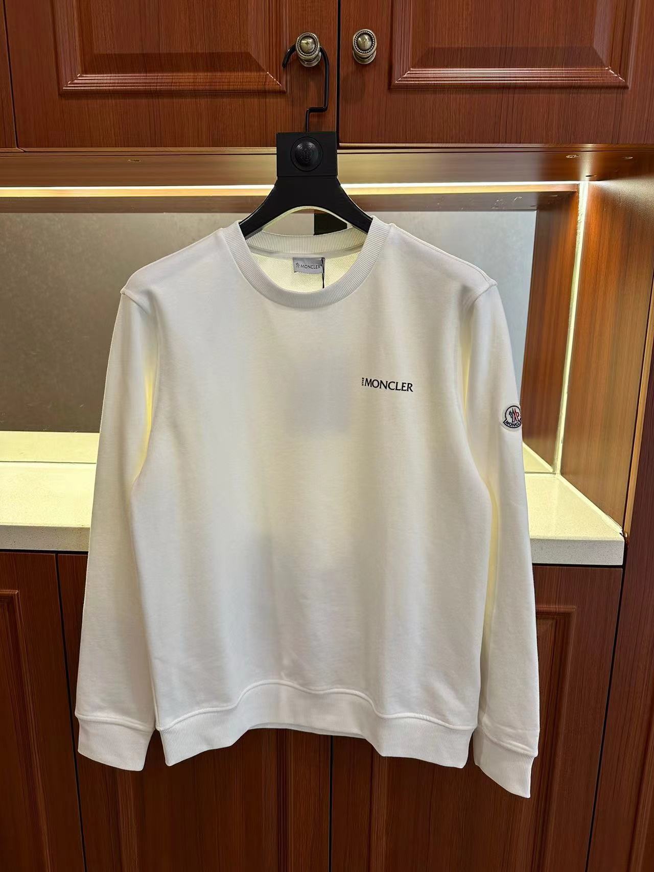 詳細な写真と価格については私に連絡してください。