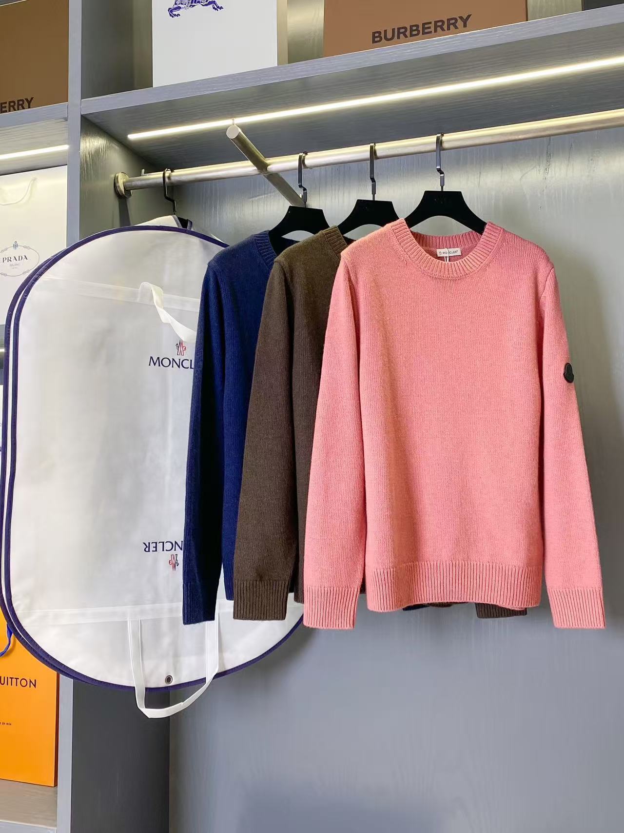 詳細な写真と価格については私に連絡してください。