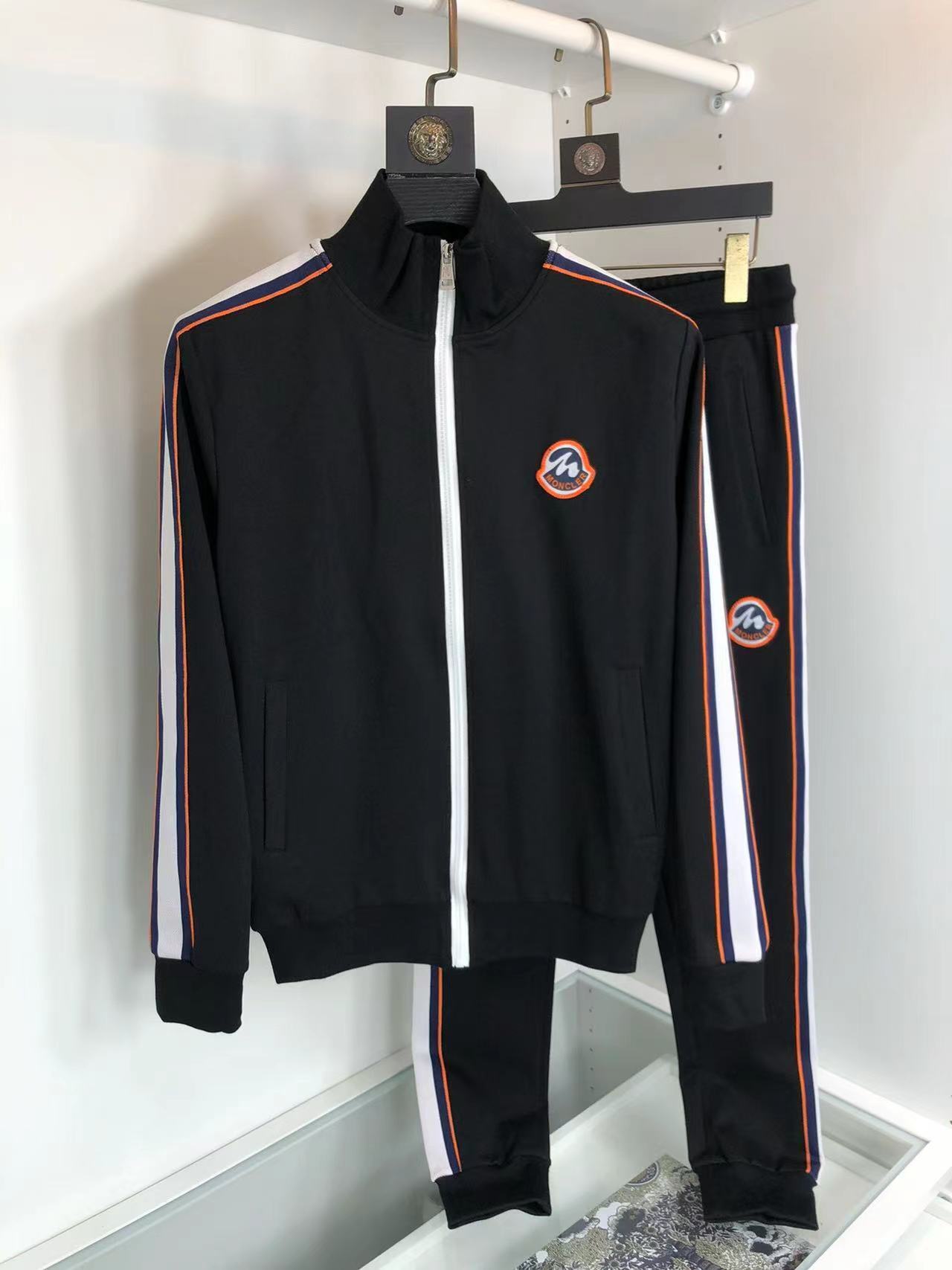 詳細な写真と価格については私に連絡してください。