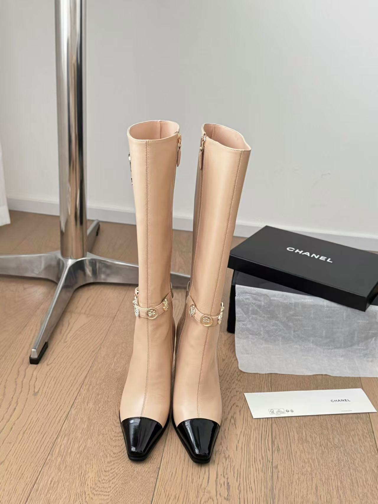 詳細な写真と価格については私に連絡してください。