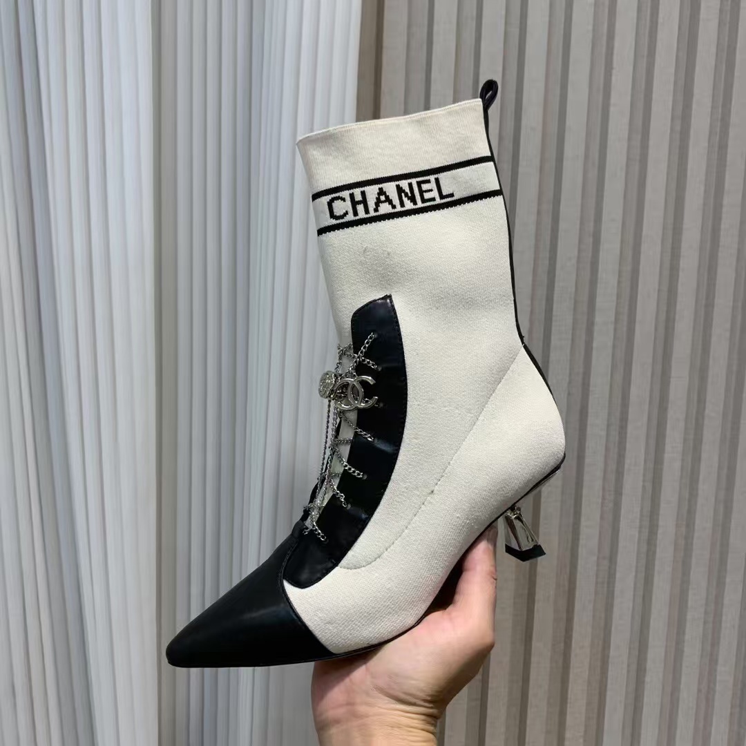 詳細な写真と価格については私に連絡してください。