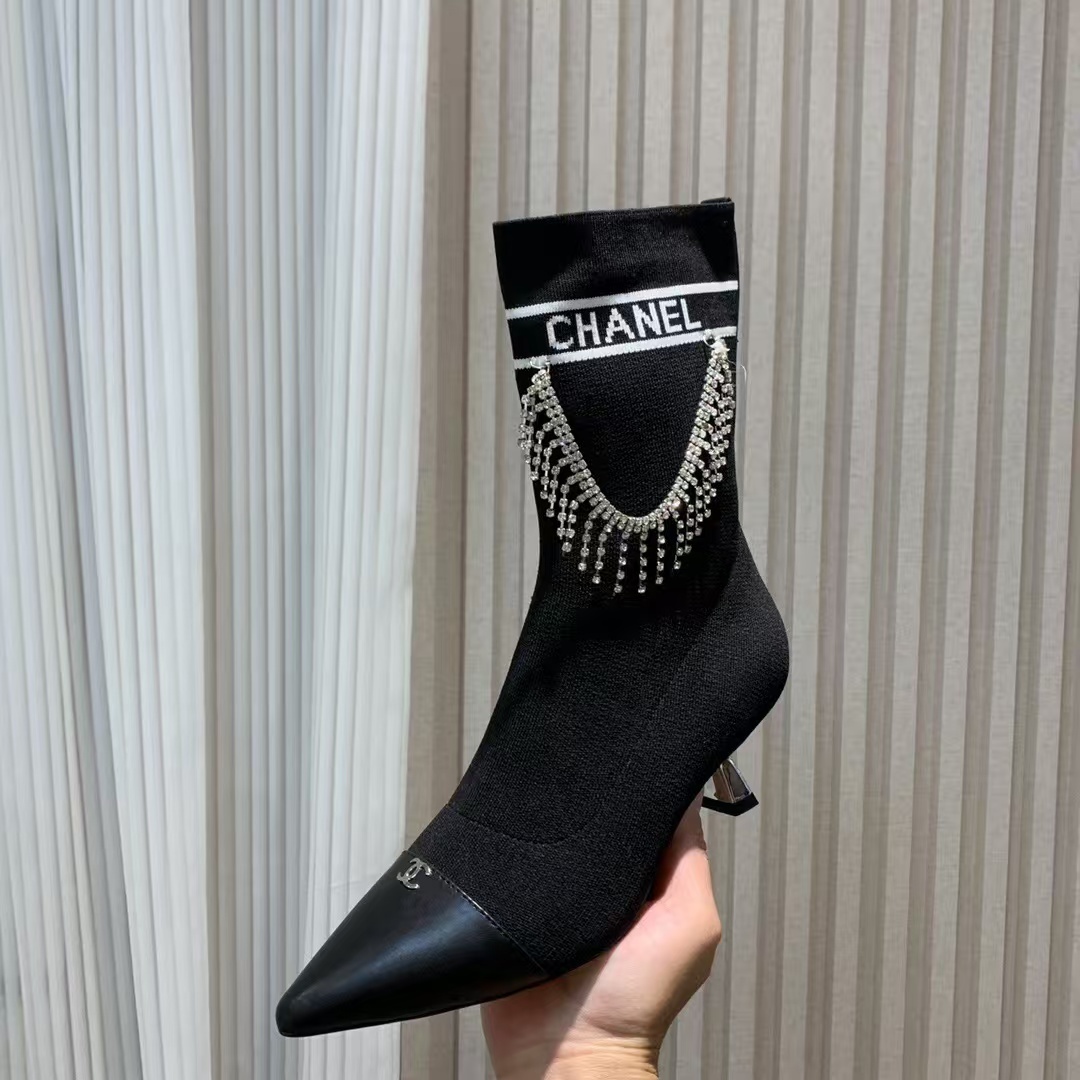 詳細な写真と価格については私に連絡してください。