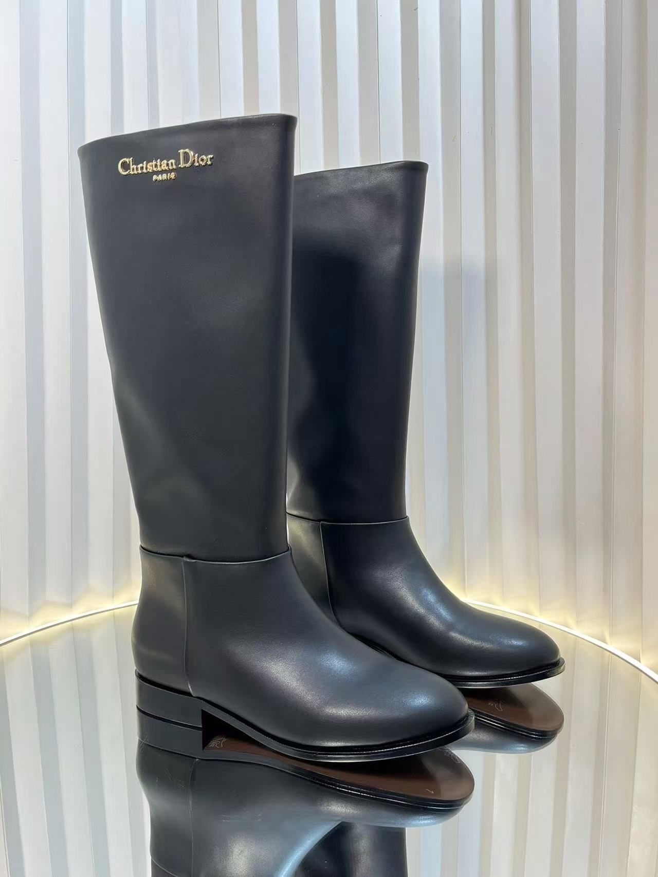 詳細な写真と価格については私に連絡してください。