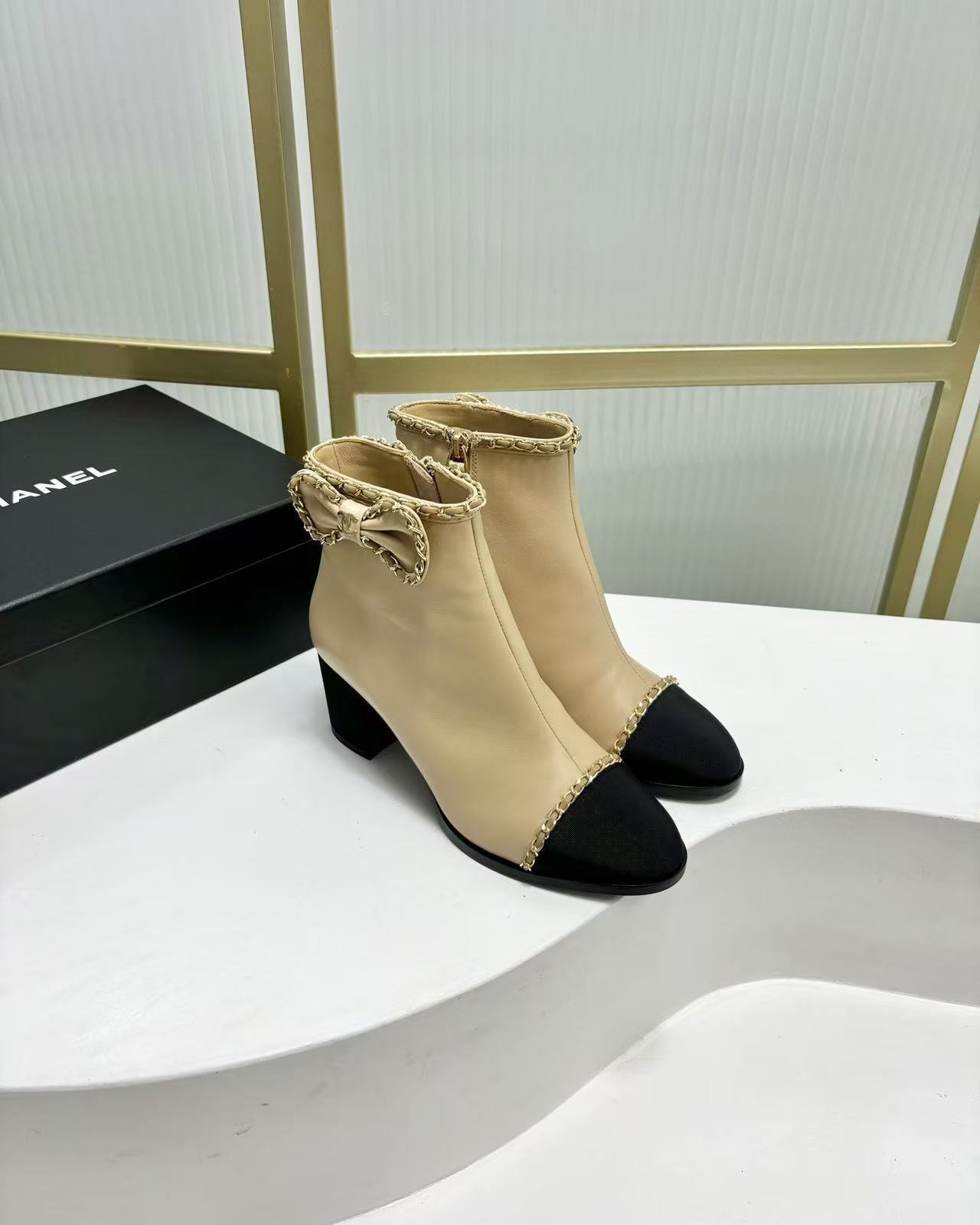 詳細な写真と価格については私に連絡してください。