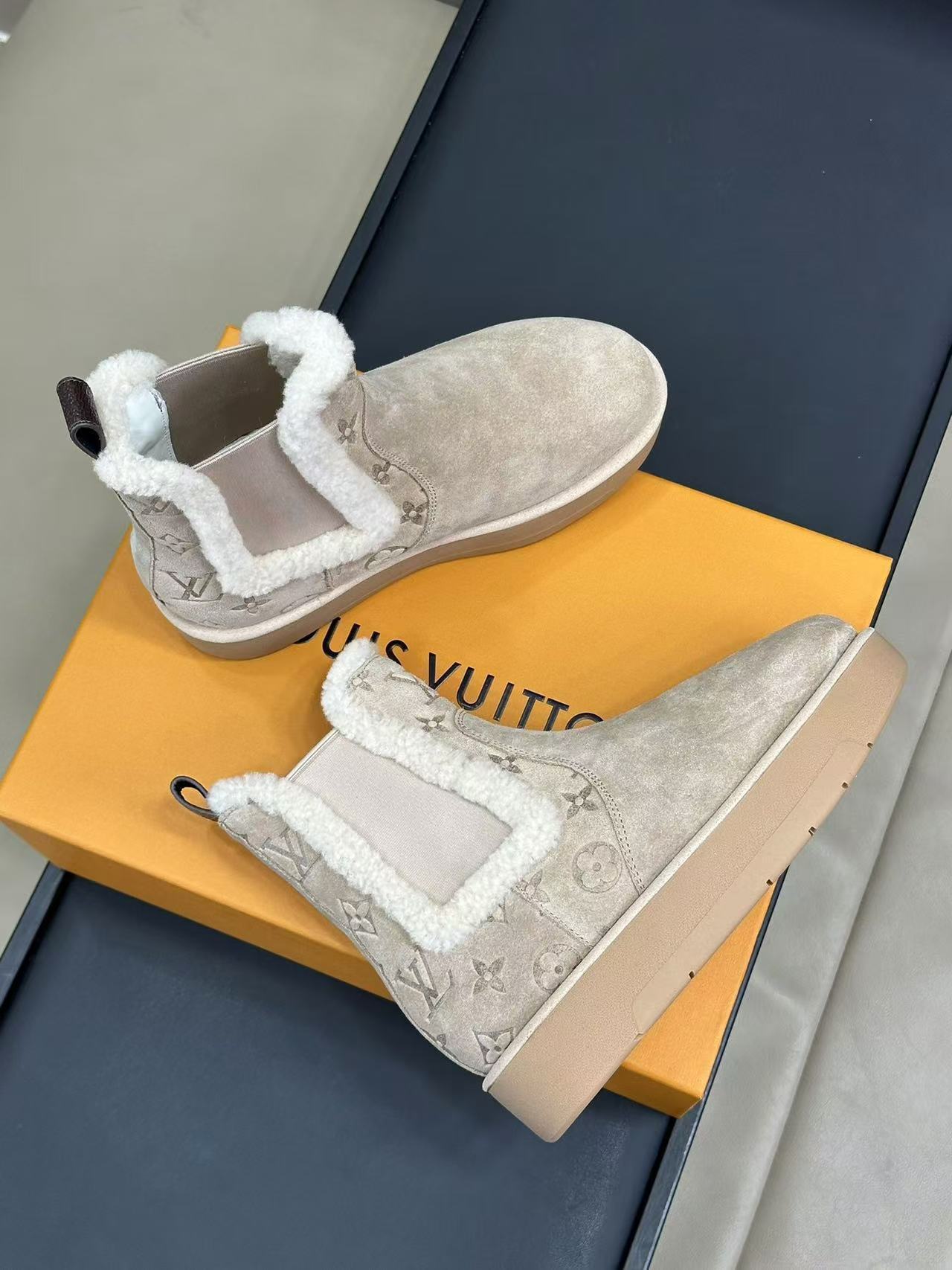 詳細な写真と価格については私に連絡してください。