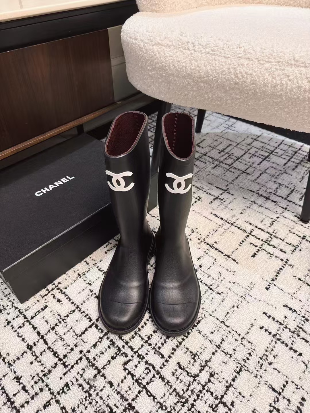 詳細な写真と価格については私に連絡してください。