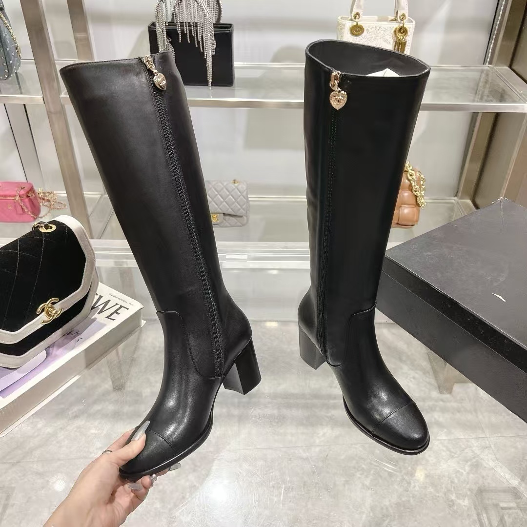 詳細な写真と価格については私に連絡してください。